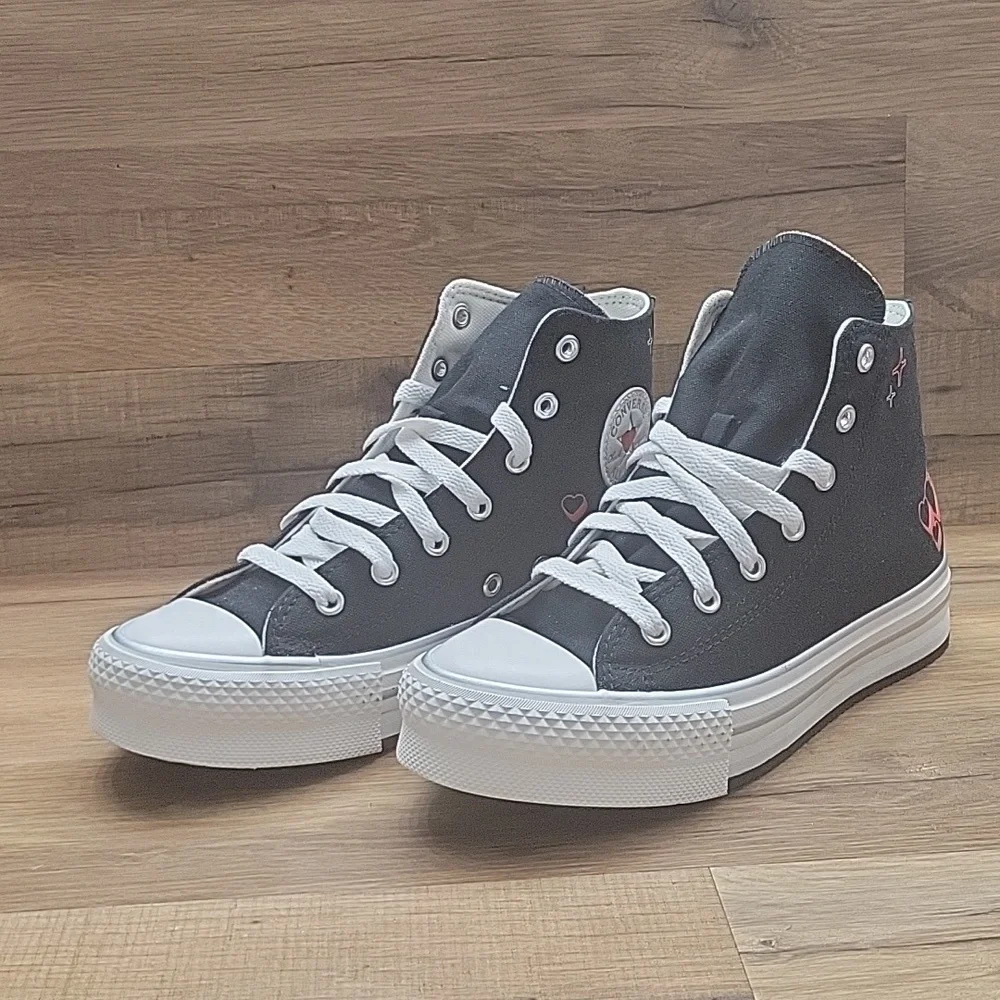 Converse high top Brand new platform in the box no lid.